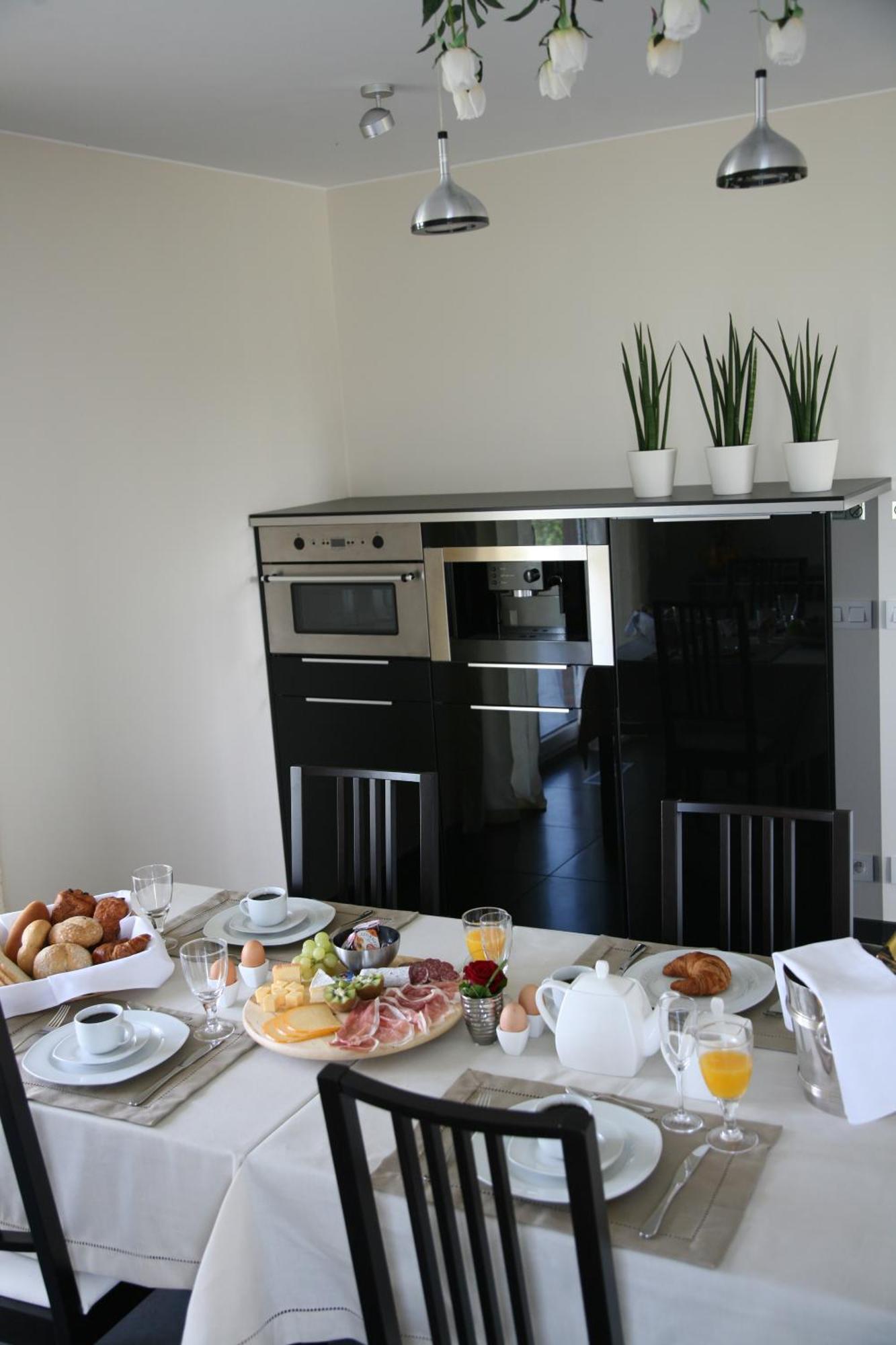 B&B Kanegem Onverbloemd 티엘트 외부 사진